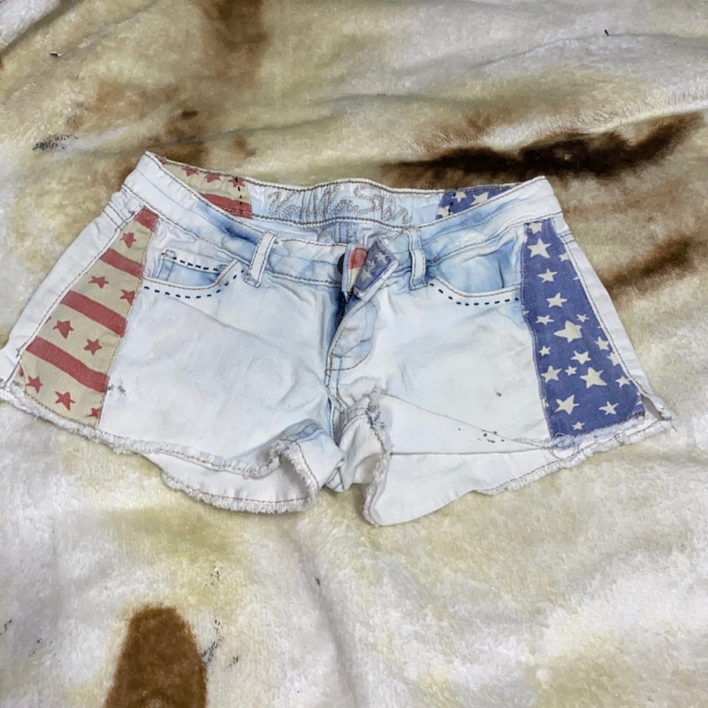 Flag shorts